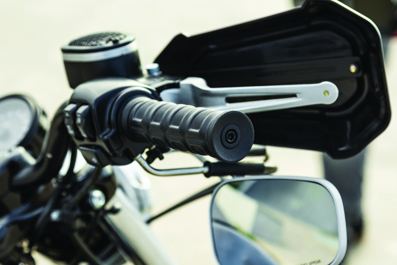 Kuryakyn Dillinger Grips Dual Cable Satin Black – Aggressive Control with Vibration Dampening