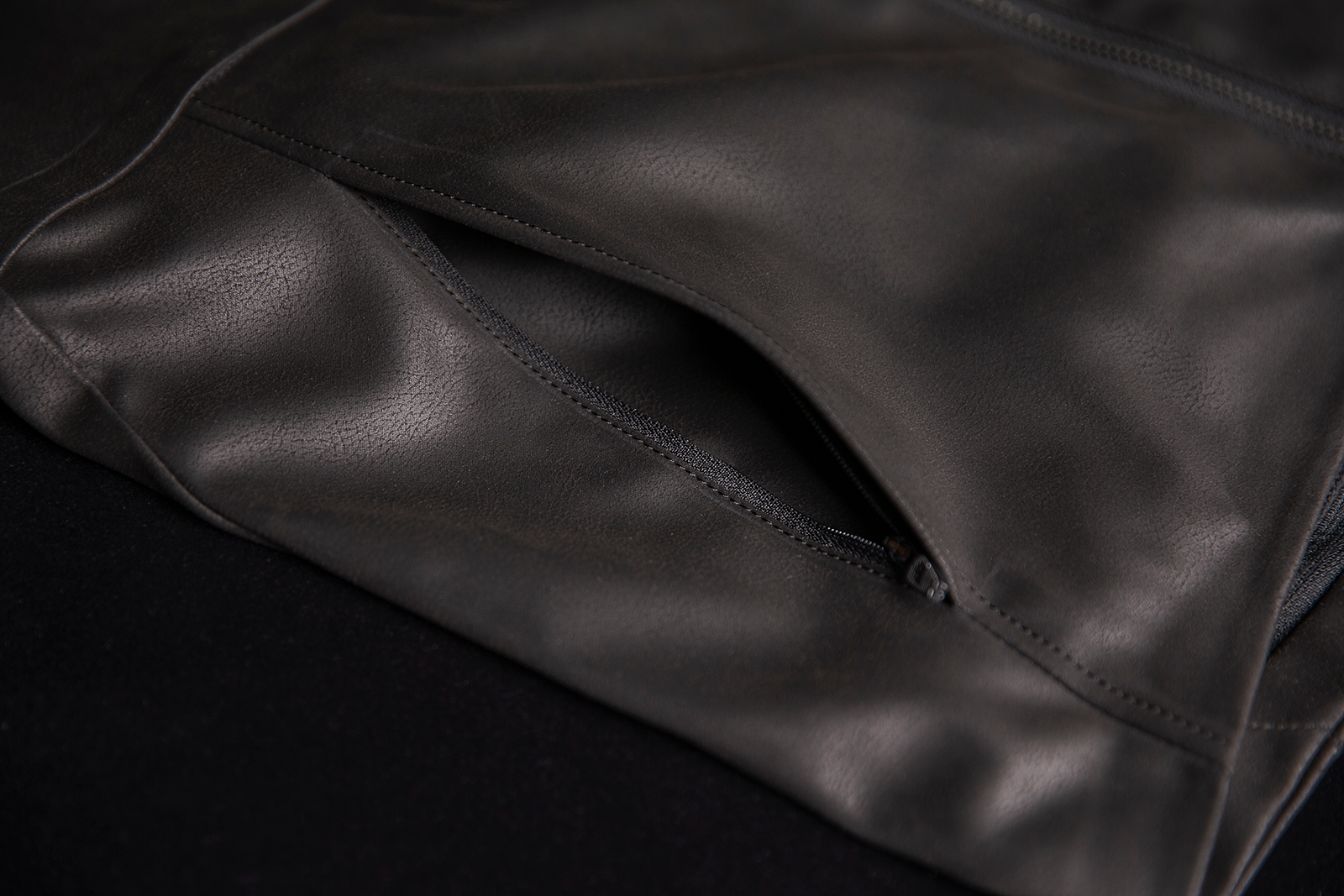 ICON Backlot Vest in Black (Part No. 2830-0571) - Relaxed Fit with Synthetic Chassis