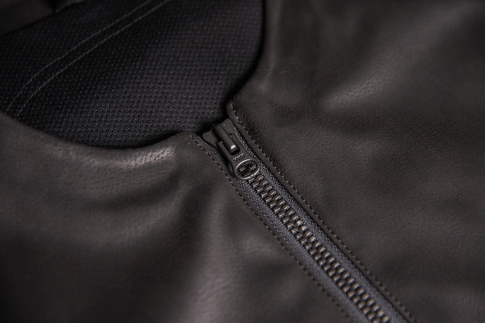 ICON Backlot Vest - Black L/XL 2830-0572
