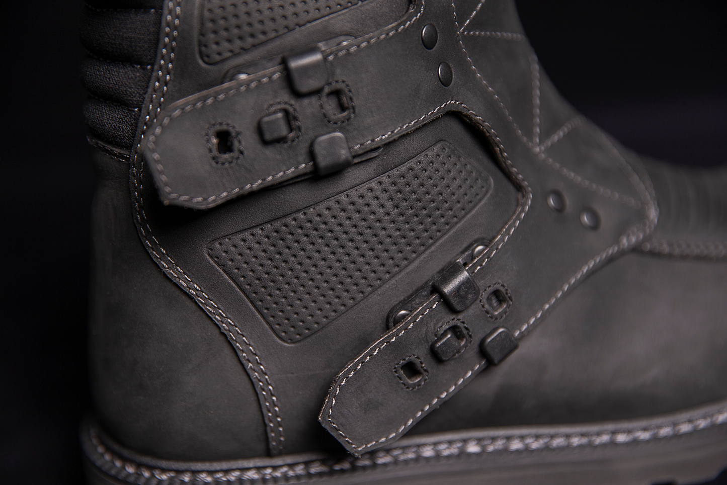 ICON Elsinore 2™ CE Boots - Black Size 9.5 - Durable Leather Motorcycle Boots with Impact Protection