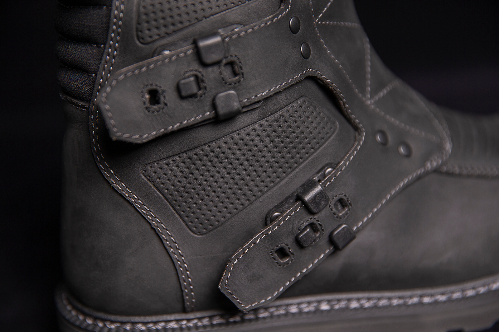 ICON Elsinore 2™ CE Boots - Black Size 9.5 - Durable Leather Motorcycle Boots with Impact Protection