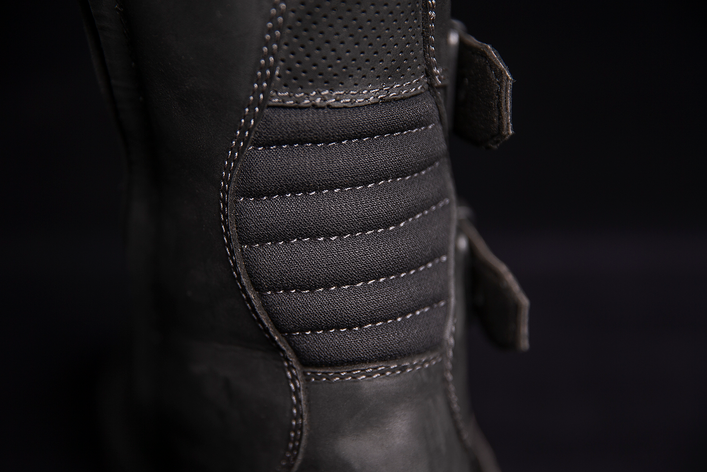 ICON Elsinore 2™ CE Boots - Black Size 9.5 - Durable Leather Motorcycle Boots with Impact Protection