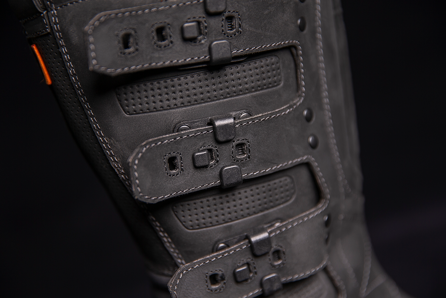 ICON Elsinore 2™ CE Boots - Black Size 9.5 - Durable Leather Motorcycle Boots with Impact Protection