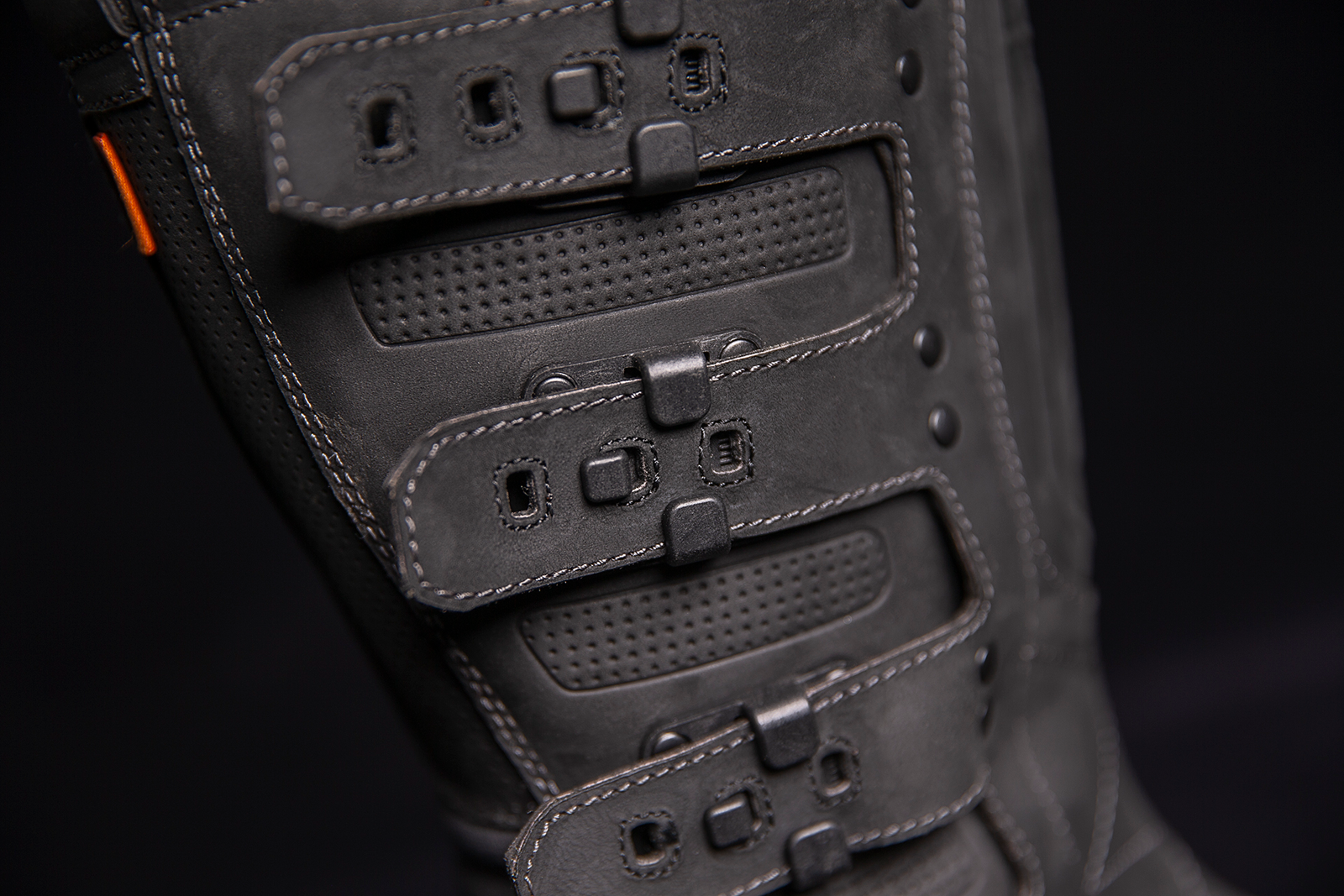 ICON Elsinore 2™ CE Boots - Black Size 9.5 - Durable Leather Motorcycle Boots with Impact Protection
