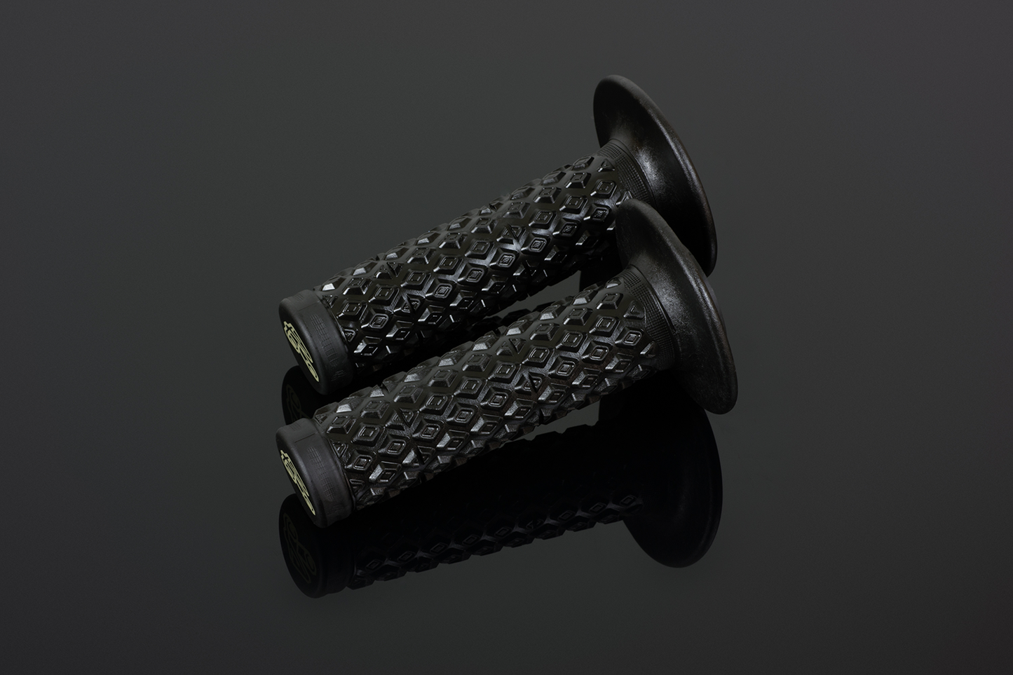 RENTHAL MX R-Works Dual Grips G201 - Comfort and Ultratacky Performance