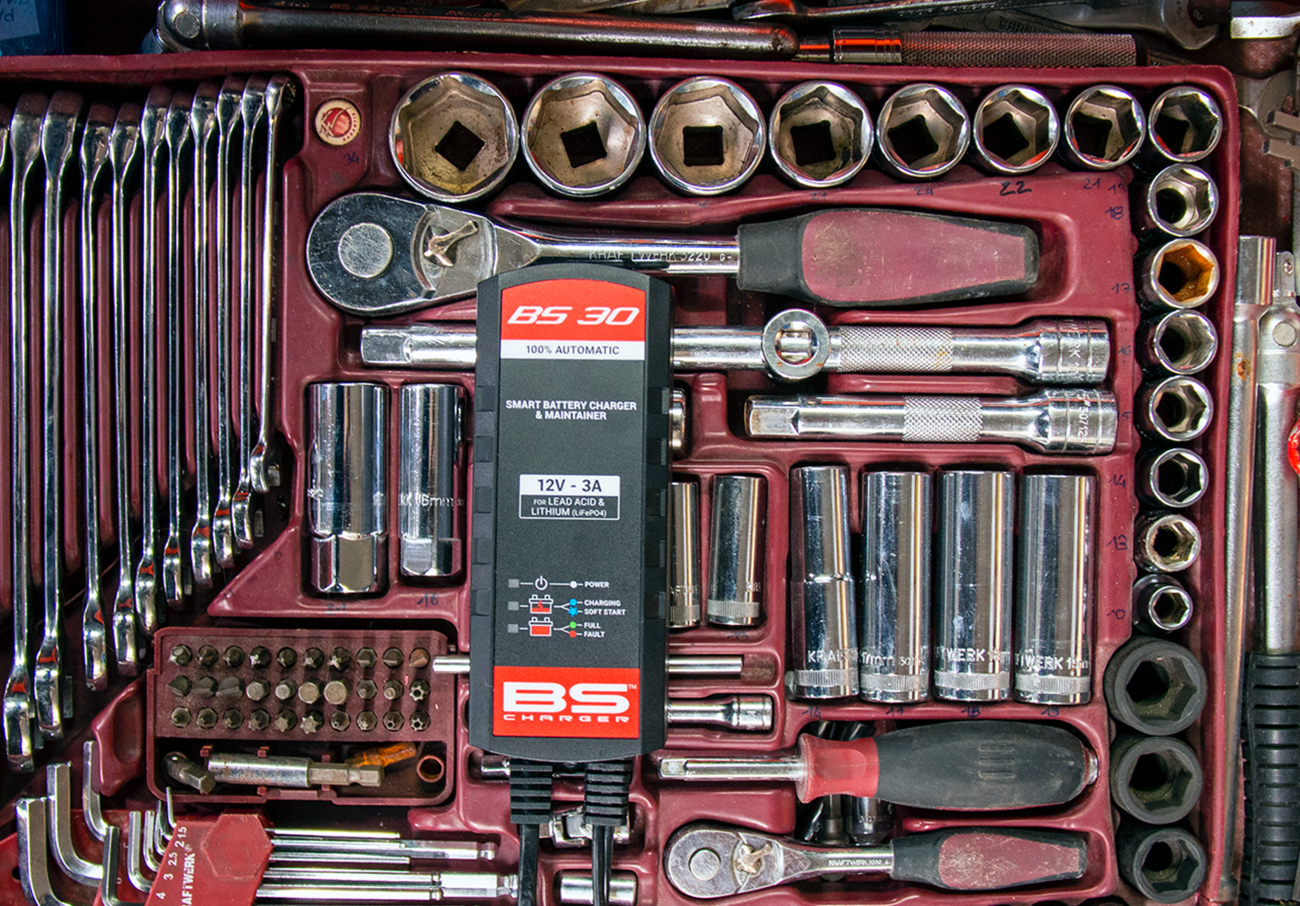 BS Battery BS 30 Battery Charger and Maintainer - 12V, 3A for Lead Acid and Lithium Batteries