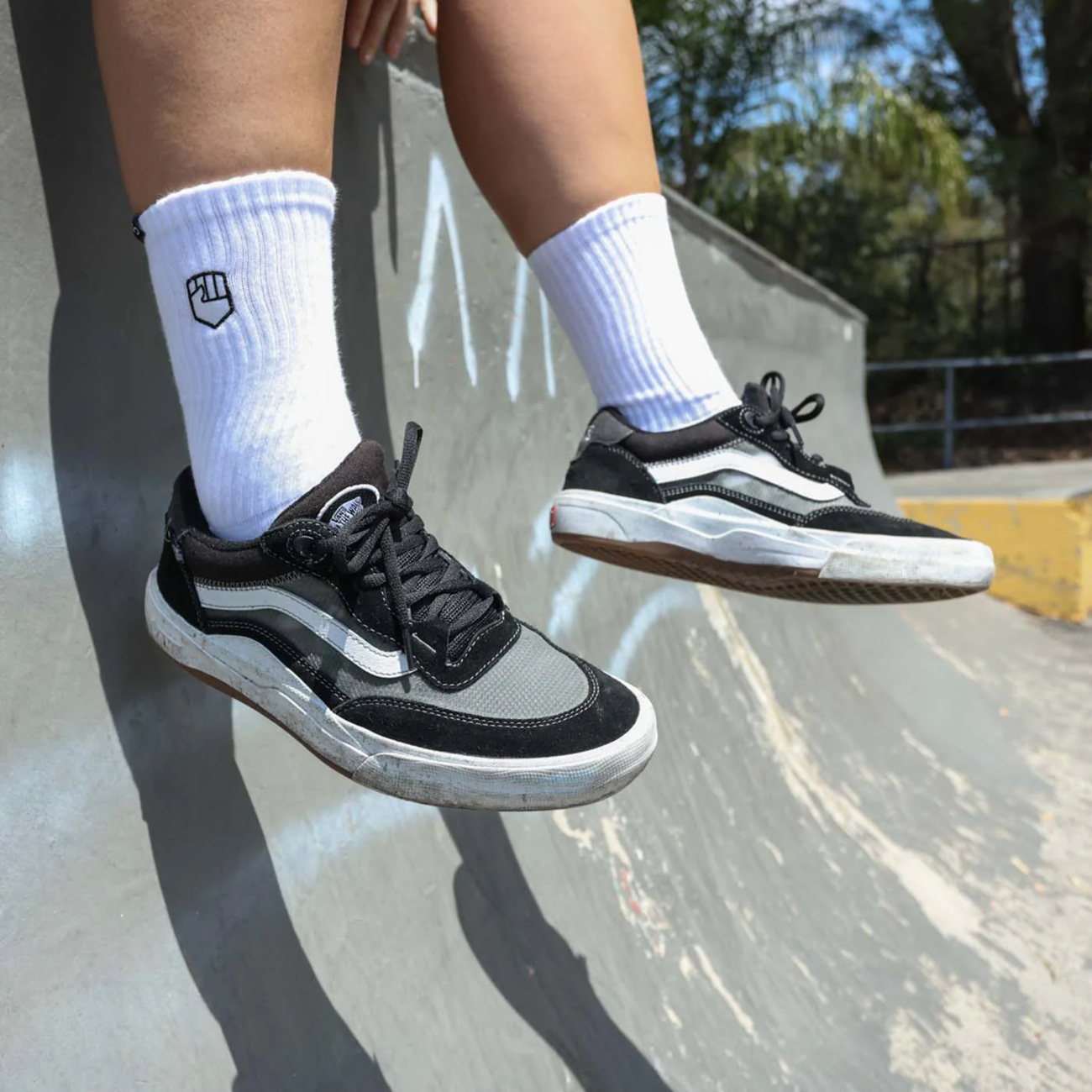 FIST HANDWEAR Crew Socks - Stocker White Large/XL - Comfortable, Breathable Fit with Arch Support