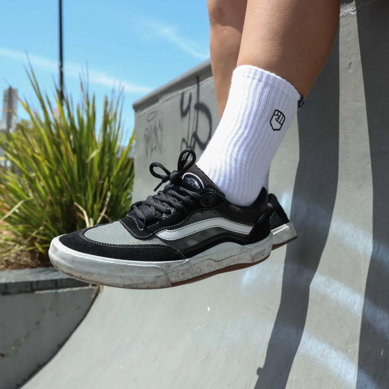 FIST HANDWEAR Crew Socks - Stocker White Large/XL - Comfortable, Breathable Fit with Arch Support