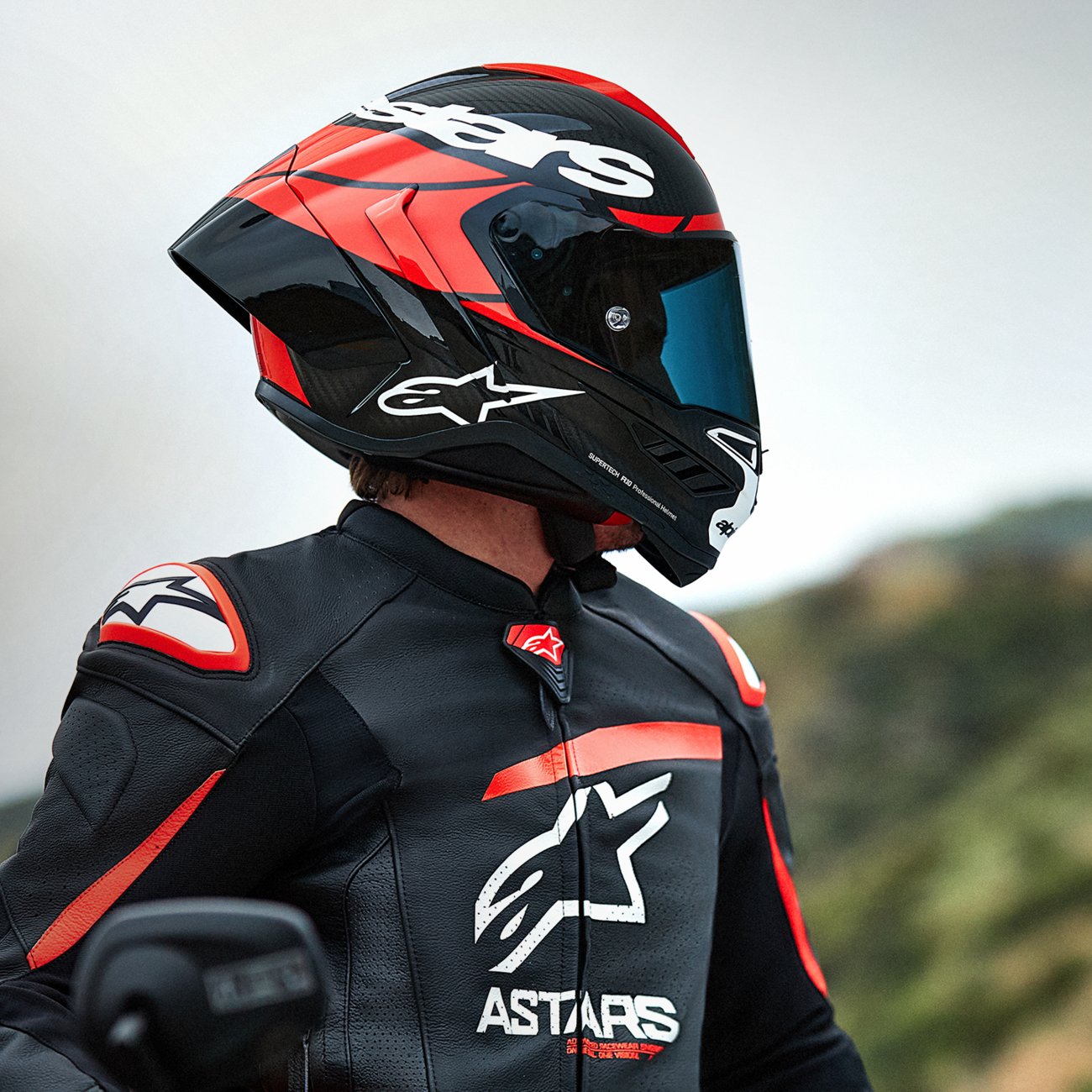 ALPINESTARS Supertech R10 Helmet - Element Carbon/Red/White - Medium - Kelly Motorsports
