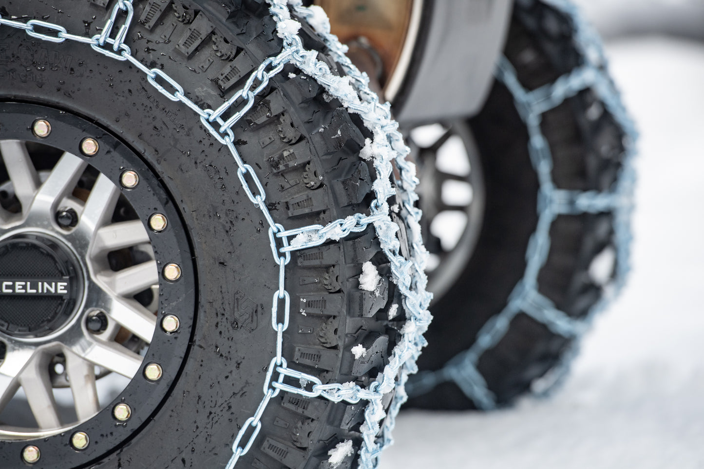 Sedona SC "30" Diamond V Bar Snow Chains – 30 Inch with Ultra - Traction V - Bar Cleats - Kelly Motorsports