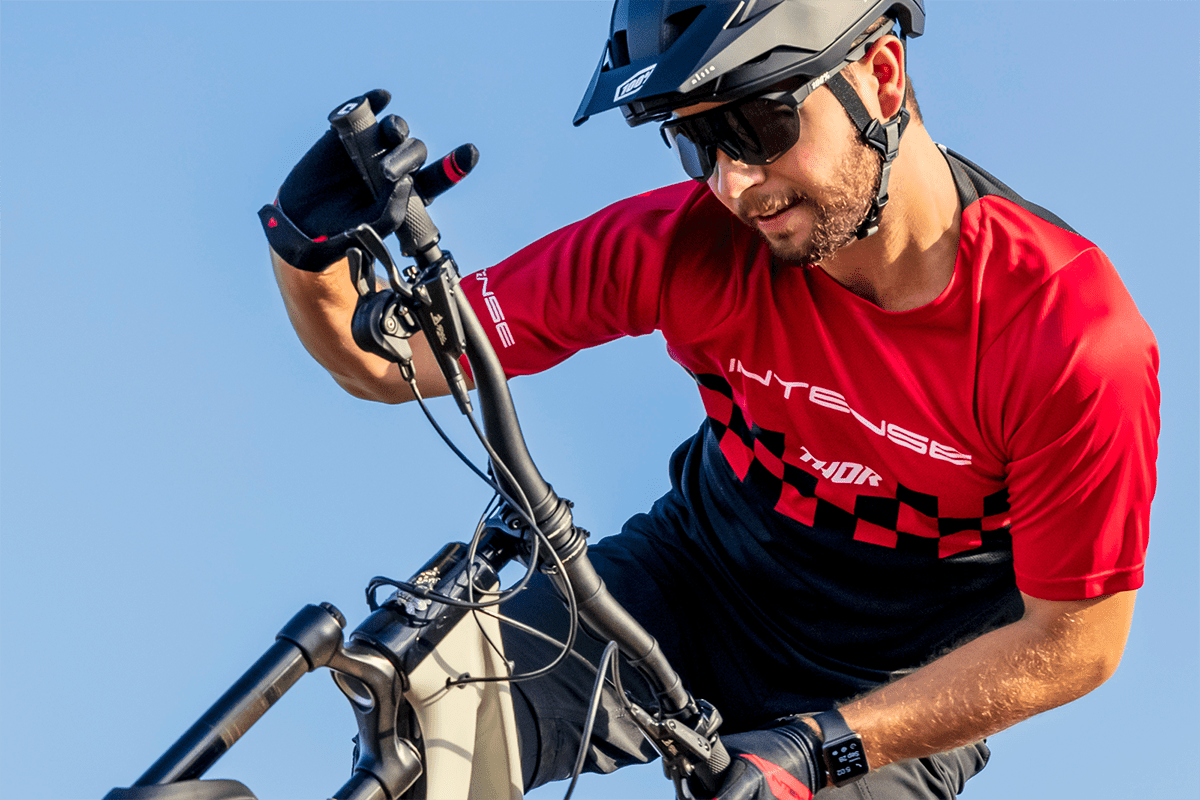 THOR Intense Assist Chex Short-Sleeve MTB Jersey - Red/Black, Part No. 5120-0139 - Kelly Motorsports